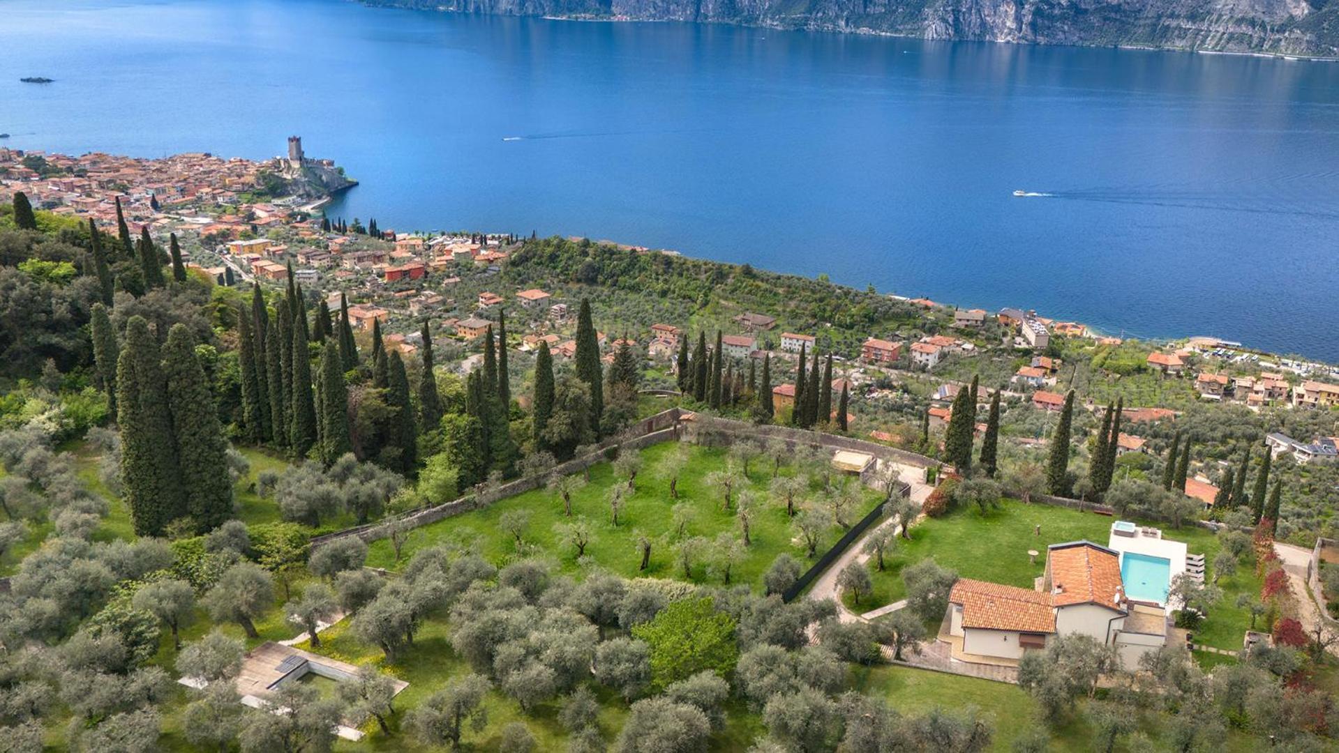 Villa Cipressi - Luxuri Lounge - Мальчезине Экстерьер фото