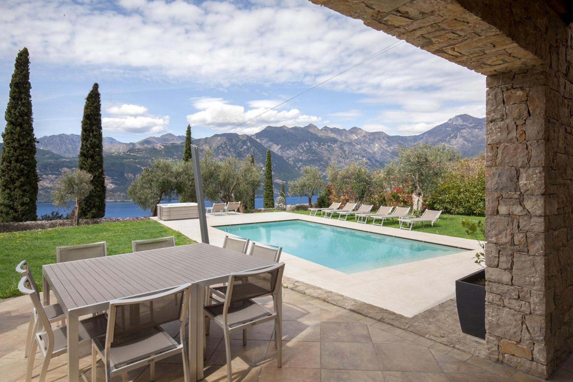 Villa Cipressi - Luxuri Lounge - Мальчезине Экстерьер фото