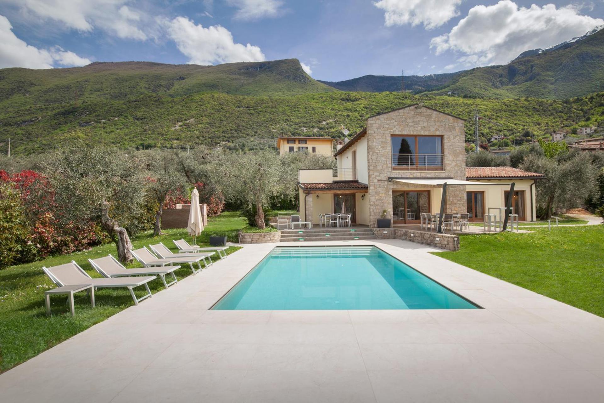 Villa Cipressi - Luxuri Lounge - Мальчезине Экстерьер фото
