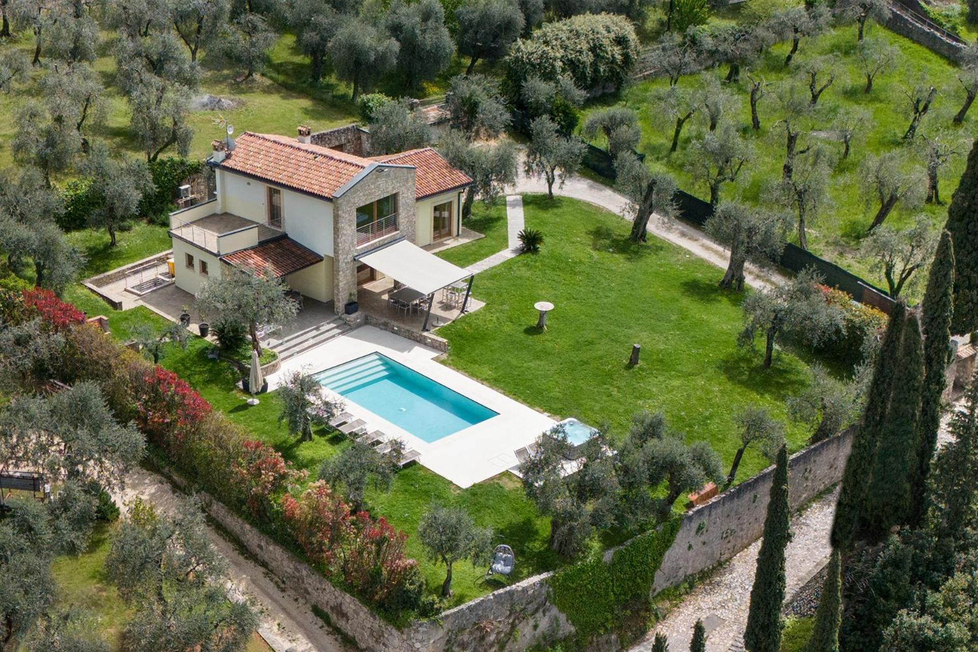 Villa Cipressi - Luxuri Lounge - Мальчезине Экстерьер фото