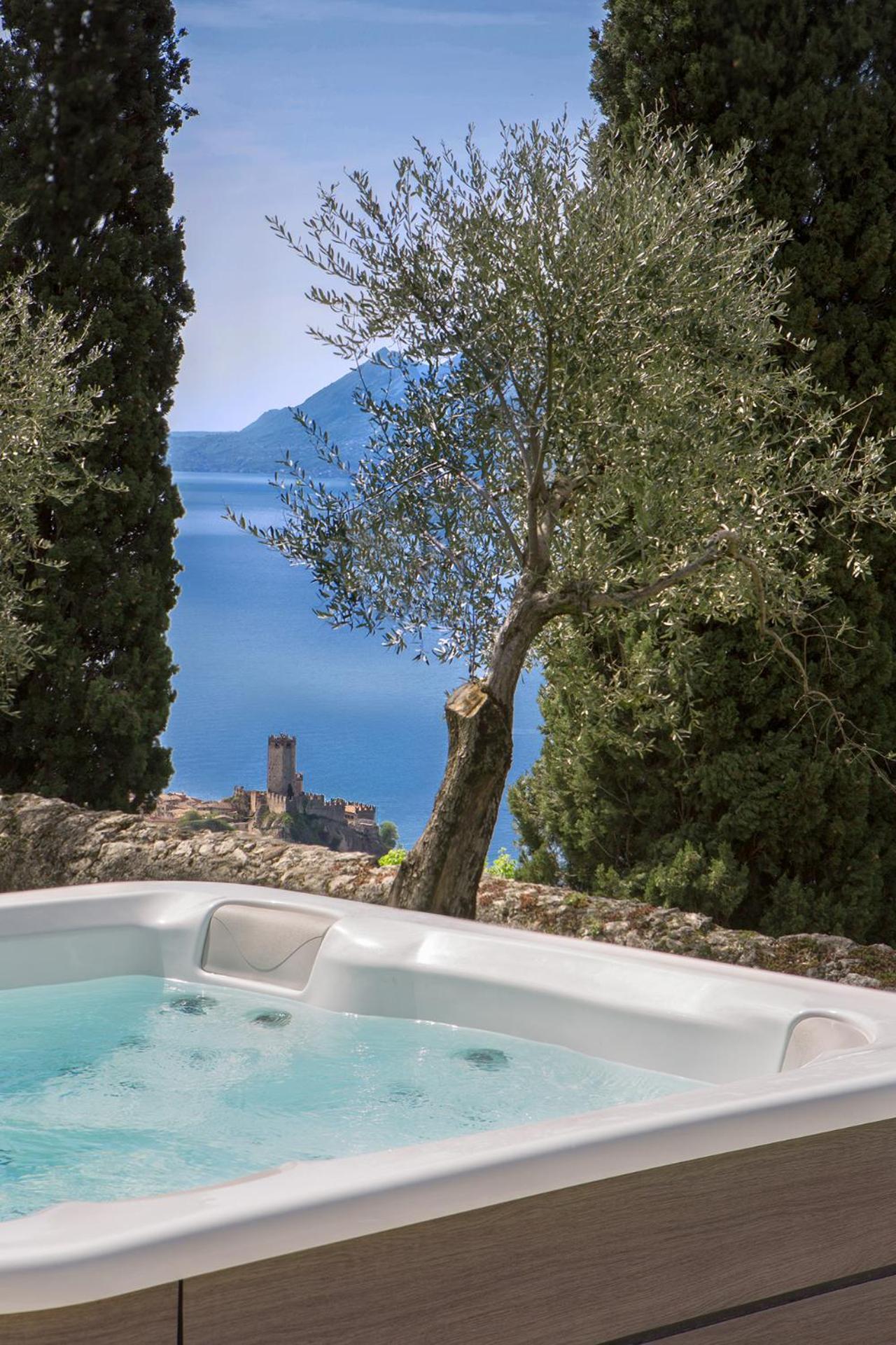 Villa Cipressi - Luxuri Lounge - Мальчезине Экстерьер фото